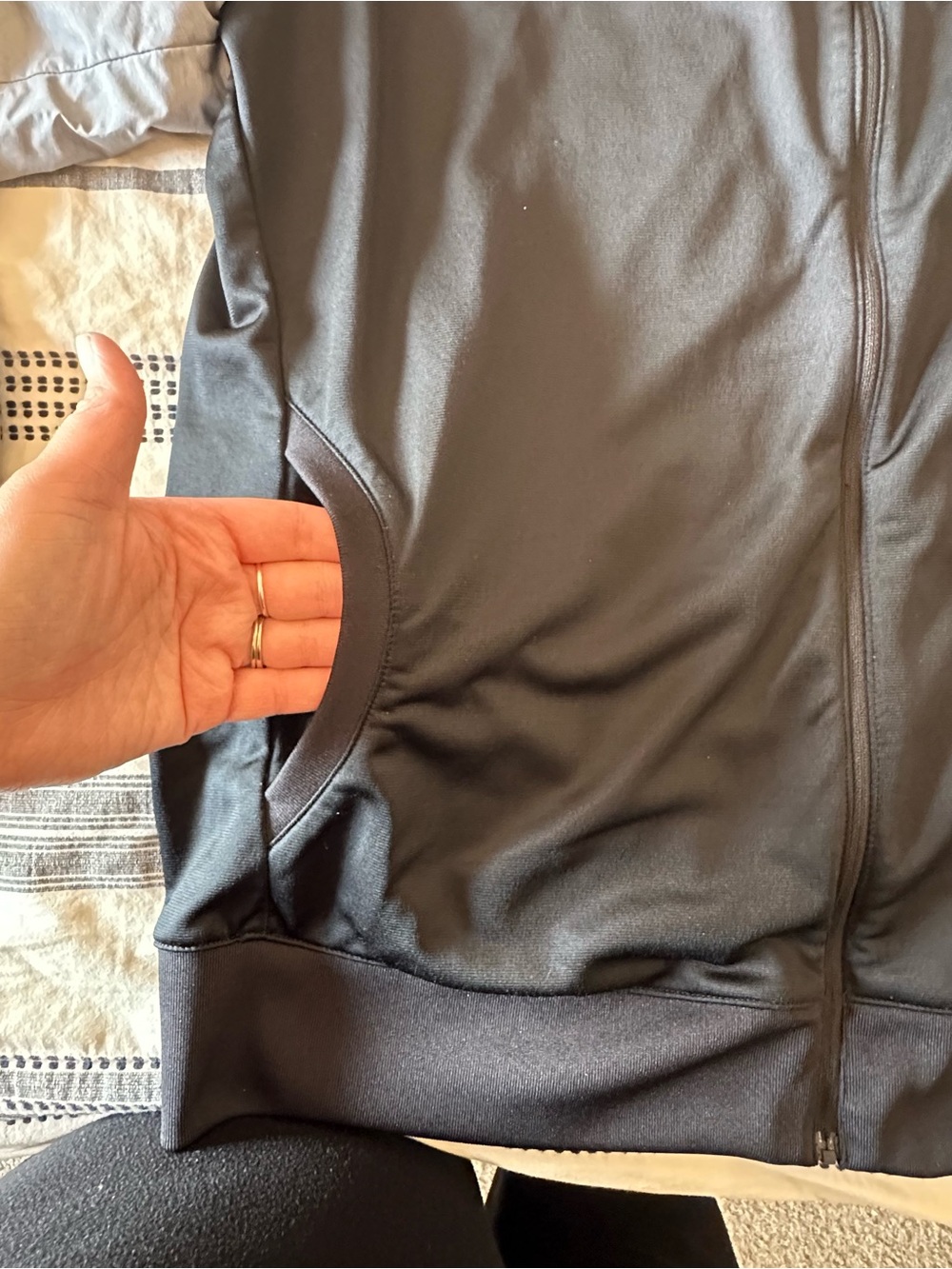 SF Giants Nike Black Track Jacket with Gray Sleeves - Picture 3 of 3